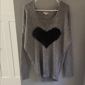 ANDREE BY UNIT Gray Sweater with Black Heart sz L